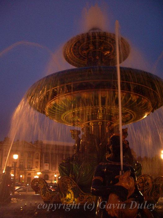 Fountain on the Champs Elysées IMGP7414.JPG